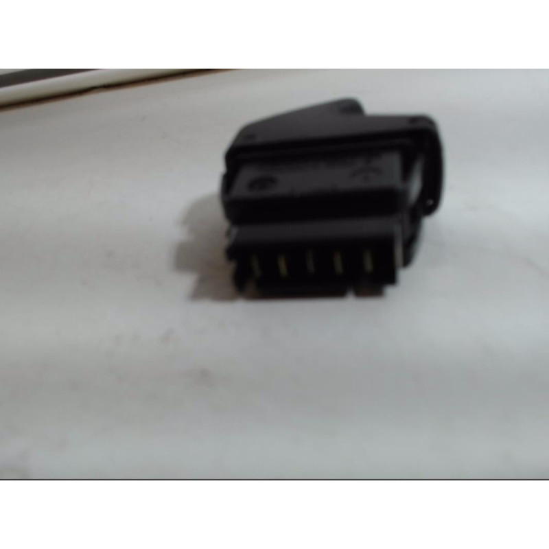 Interrupteur de leve vitre RENAULT SCENIC 1 PHASE 2 d’occasion