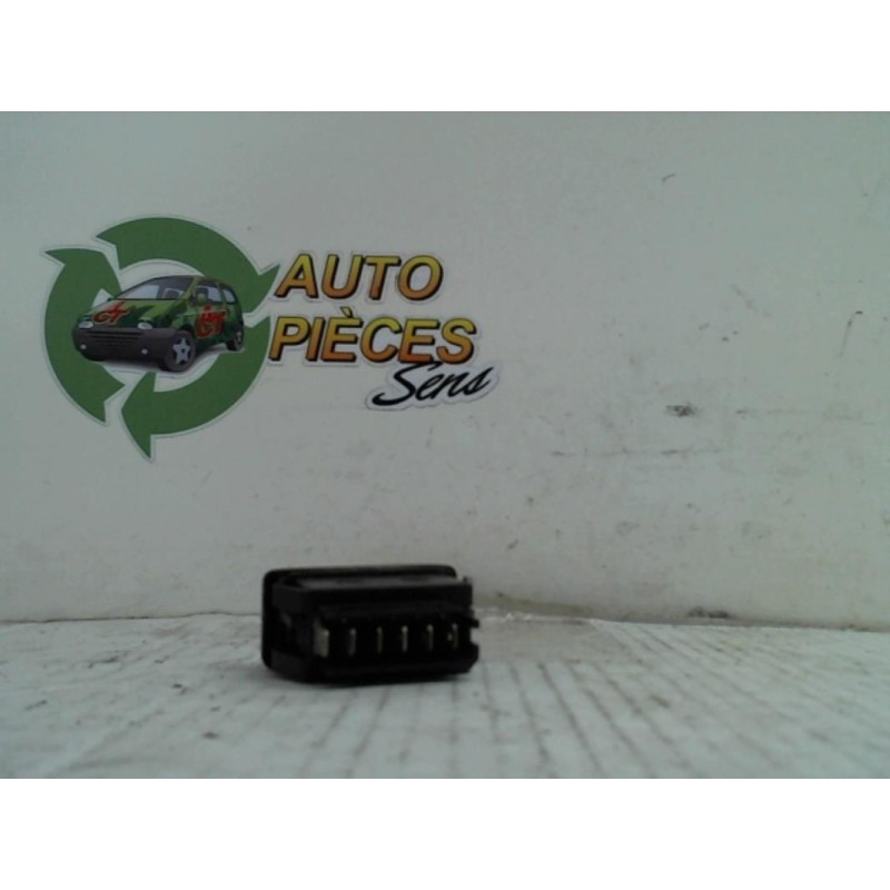 Interrupteur de leve vitre RENAULT CLIO 2 PHASE 1 d’occasion