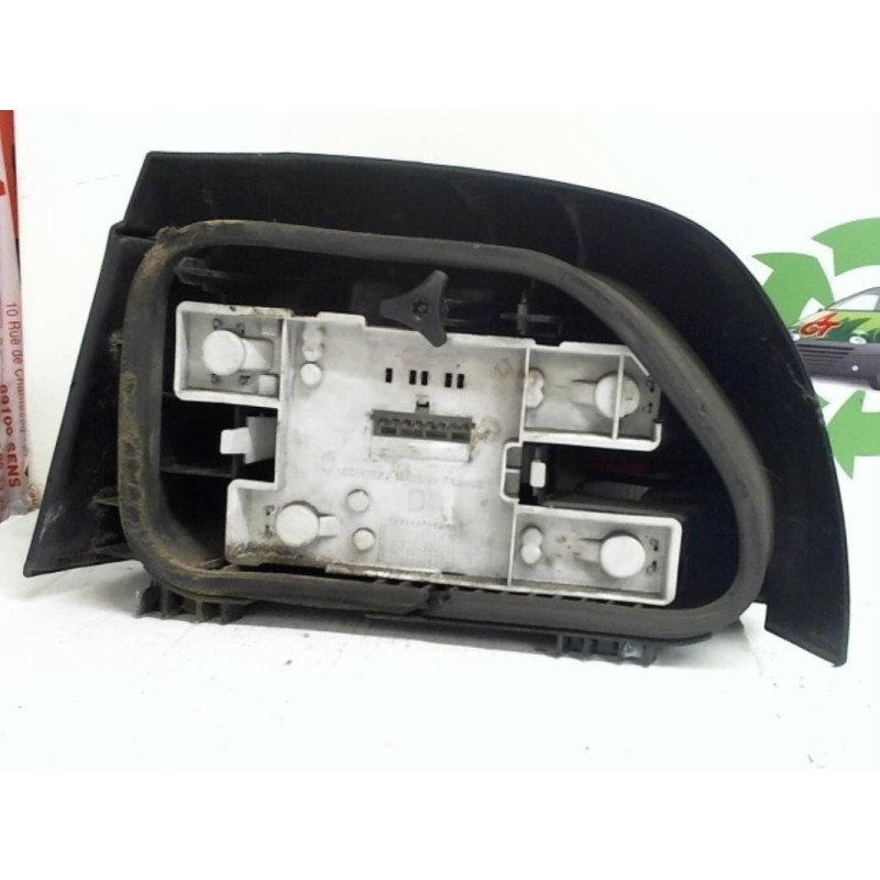Feu arriere principal droit (feux) RENAULT CLIO 1 PHASE 2 d’occasion