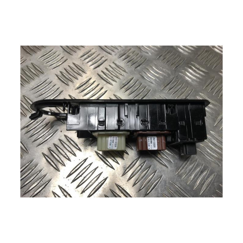 Interrupteur de leve vitre avant gauche RENAULT CLIO 4 PHASE 1 d’occasion
