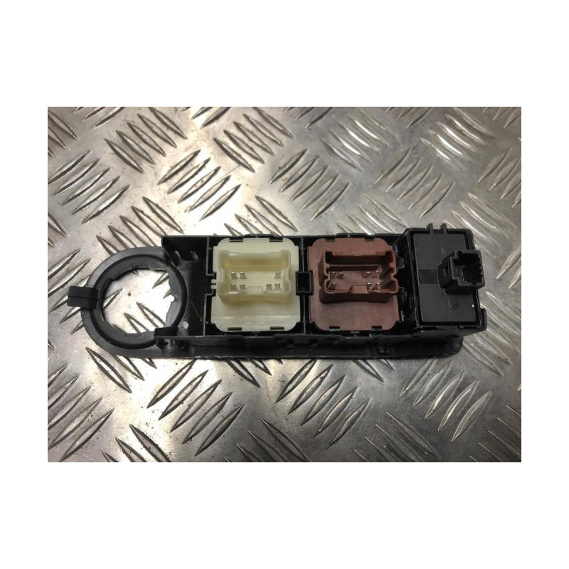 Interrupteur de leve vitre avant gauche RENAULT CLIO 4 PHASE 1 d’occasion