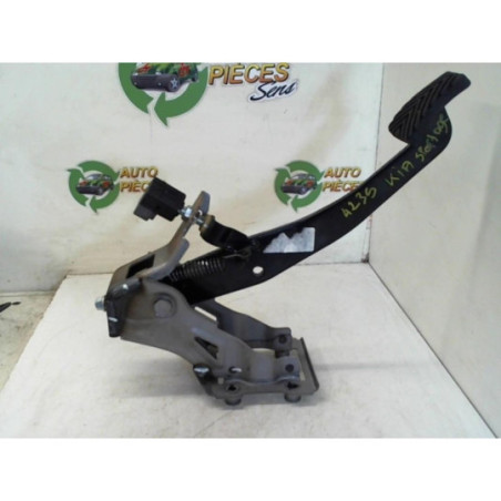 Pedalier de frein KIA SPORTAGE 3 PHASE 1 d’occasion