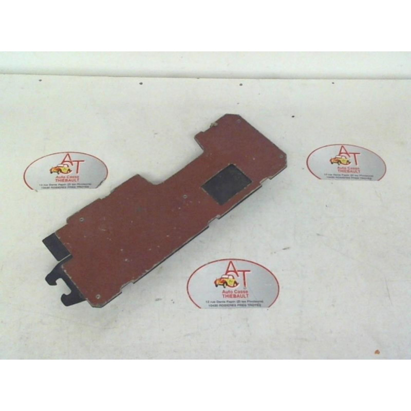 Platine feu arriere droit PEUGEOT 305 d’occasion