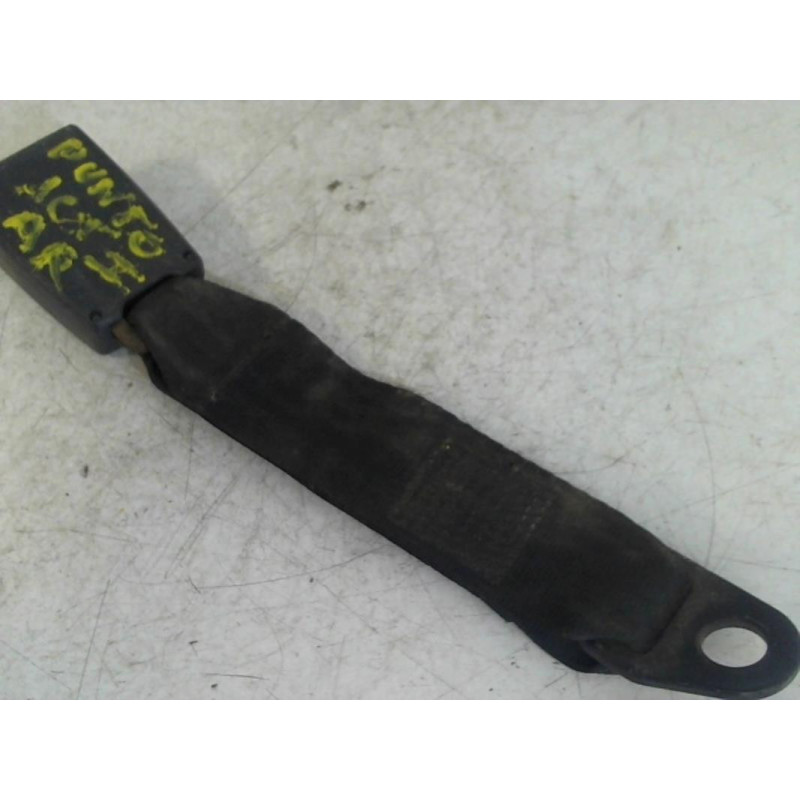 Attache ceinture arriere centrale FIAT PUNTO 1 PHASE 1 d’occasion