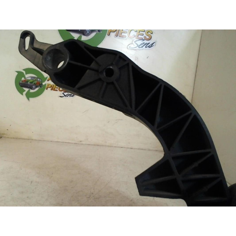 Pedalier d'embrayage FORD  d’occasion
