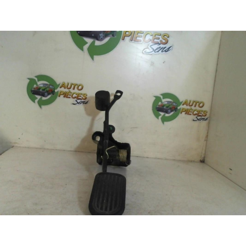 Pedalier d'accelerateur TOYOTA YARIS 1 PHASE 1 d’occasion