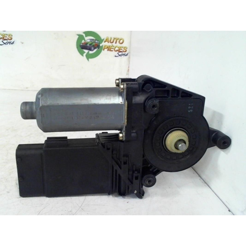 Moteur leve vitre avant droit VOLKSWAGEN  d’occasion