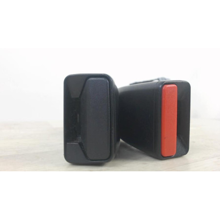 Attache ceinture arriere gauche RENAULT CLIO 4 PHASE 1 d’occasion