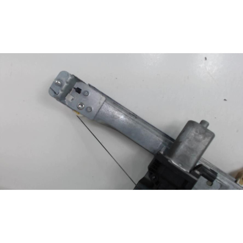 Leve vitre electrique avant droit RENAULT CLIO 4 PHASE 1 d’occasion