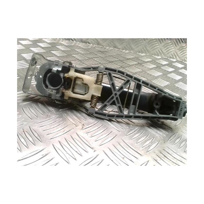 Poignee porte avant droit VOLKSWAGEN TOURAN 2 d’occasion