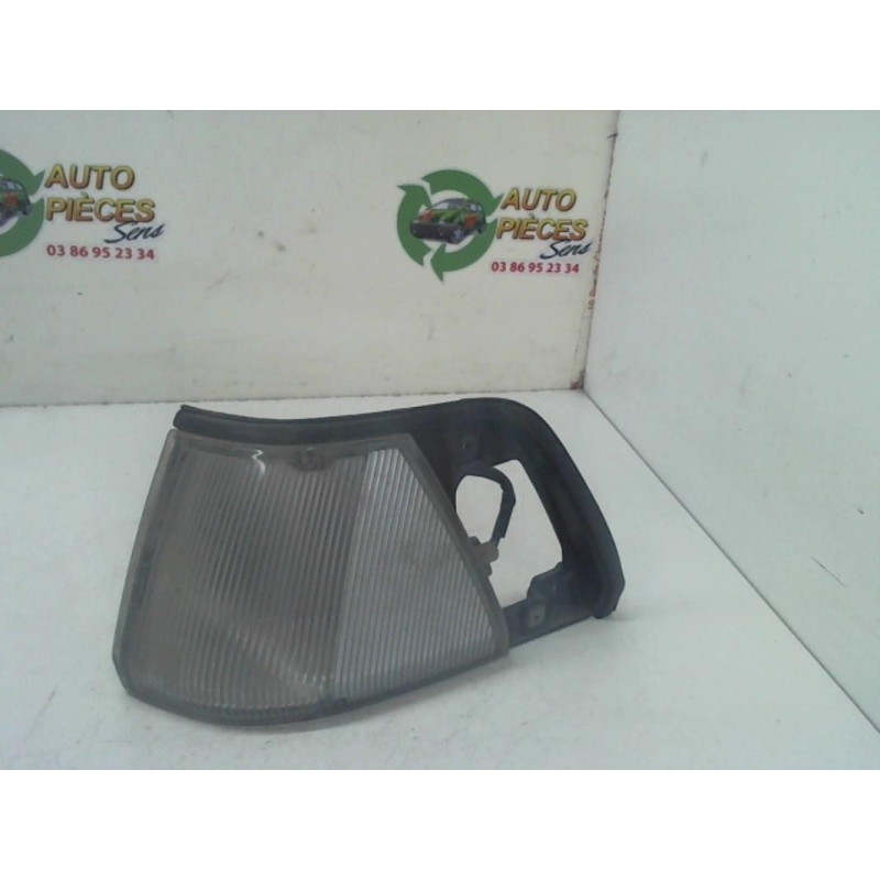 Optique avant secondaire gauche (feux)(clignotant) TOYOTA COROLLA d’occasion