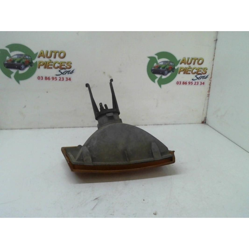 Optique avant secondaire droit (feux)(clignotant) RENAULT R9 d’occasion