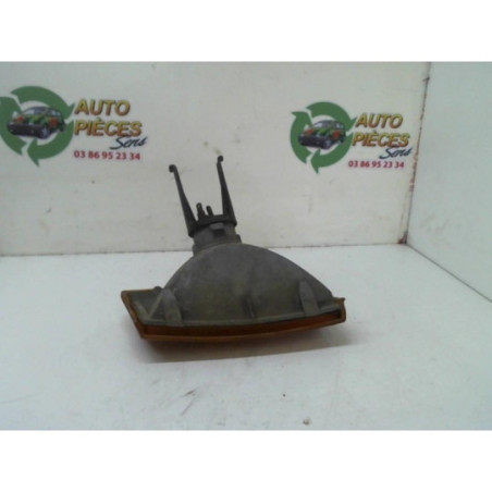 Optique avant secondaire droit (feux)(clignotant) RENAULT R9 d’occasion