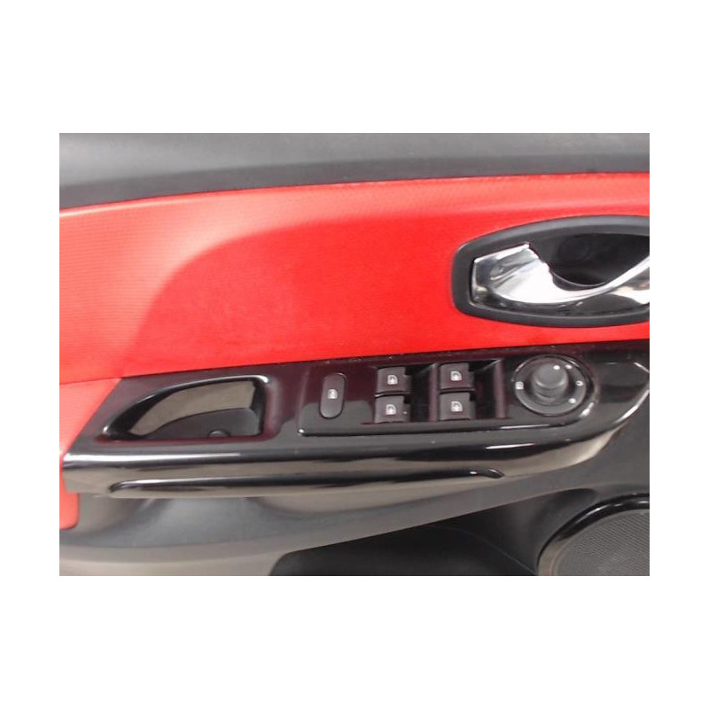 Panneau de porte avant gauche RENAULT CLIO 4 PHASE 1 d’occasion