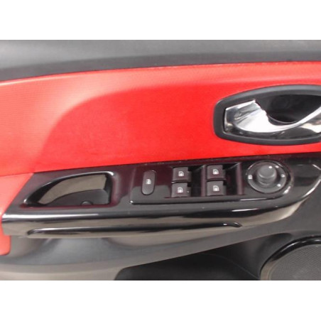 Panneau de porte avant gauche RENAULT CLIO 4 PHASE 1 d’occasion