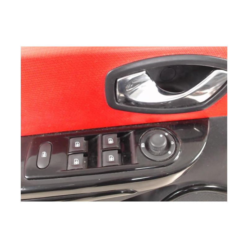 Panneau de porte avant gauche RENAULT CLIO 4 PHASE 1 d’occasion