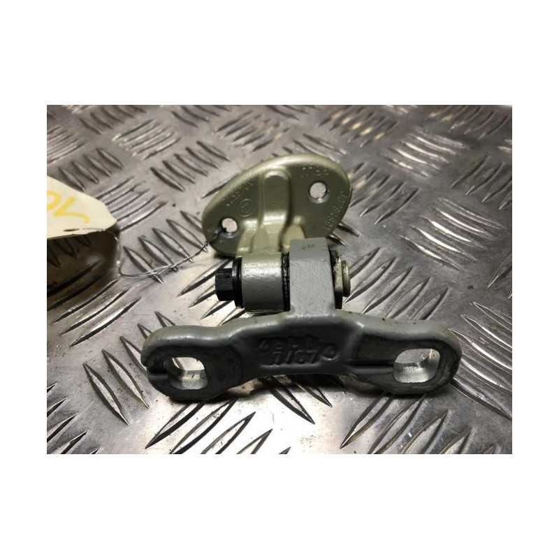 Charniere de porte arriere gauche VOLVO V 50 PHASE 2 BREAK d’occasion