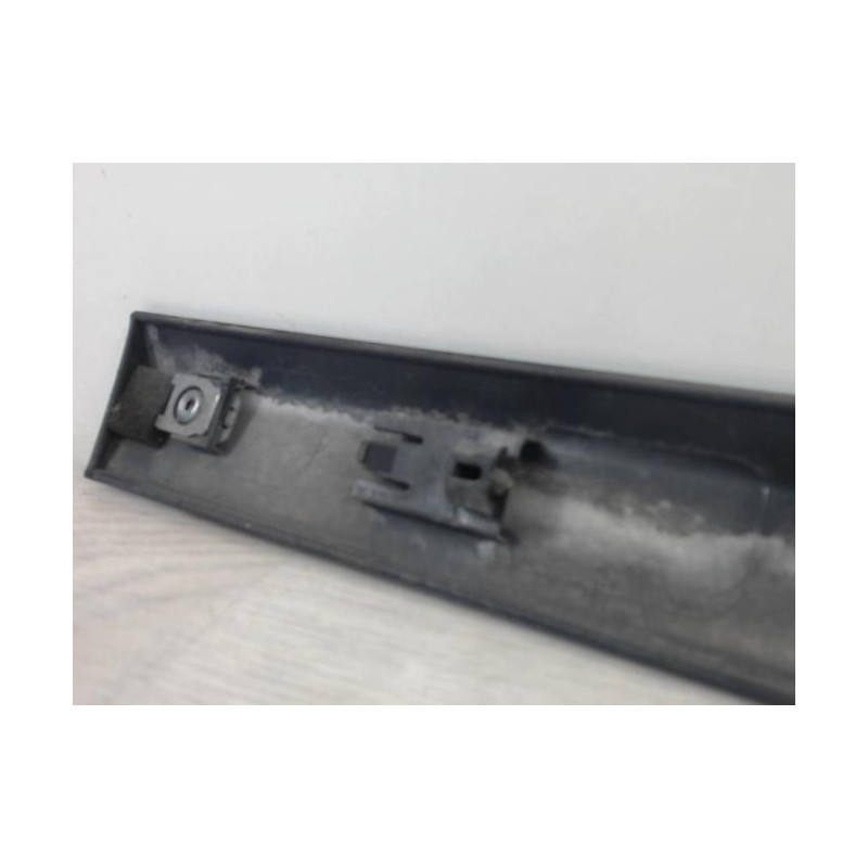 Baguette de porte avant gauche RENAULT CLIO 3 PHASE 1 d’occasion