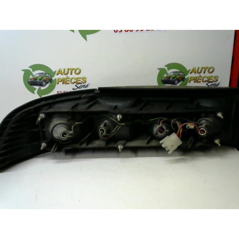Feu arriere principal droit (feux) MAZDA 323 I d’occasion