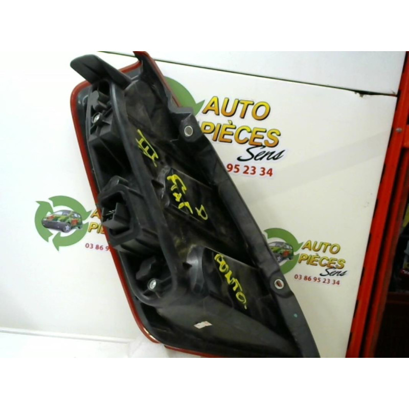 Feu arriere principal droit (feux) FIAT PUNTO 3 d’occasion