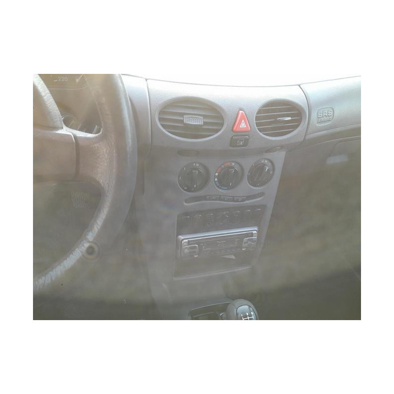 Poignee porte avant droit MERCEDES CLASSE A 168 PHASE 1 d’occasion