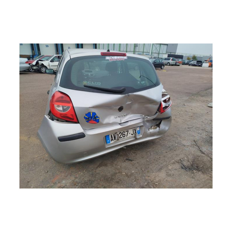Support de pare chocs avant RENAULT CLIO 3 PHASE 1 d’occasion