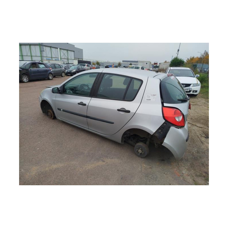 Support de pare chocs avant RENAULT CLIO 3 PHASE 1 d’occasion