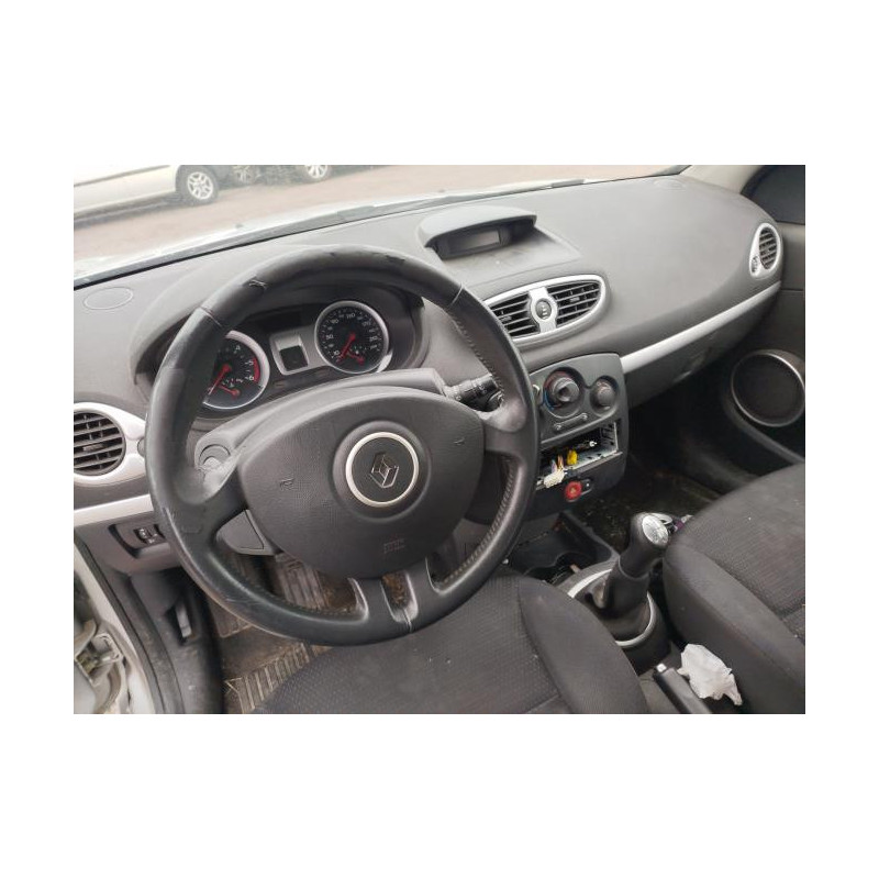 Support de pare chocs avant RENAULT CLIO 3 PHASE 1 d’occasion