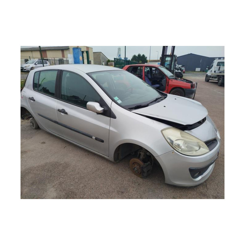 Support de pare chocs avant RENAULT CLIO 3 PHASE 1 d’occasion