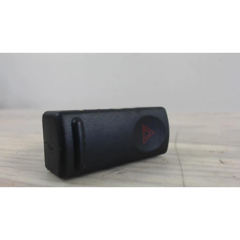 Bouton de warning RENAULT R19 PHASE 1 d’occasion