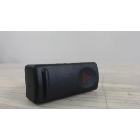 Bouton de warning RENAULT R19 PHASE 1 d’occasion