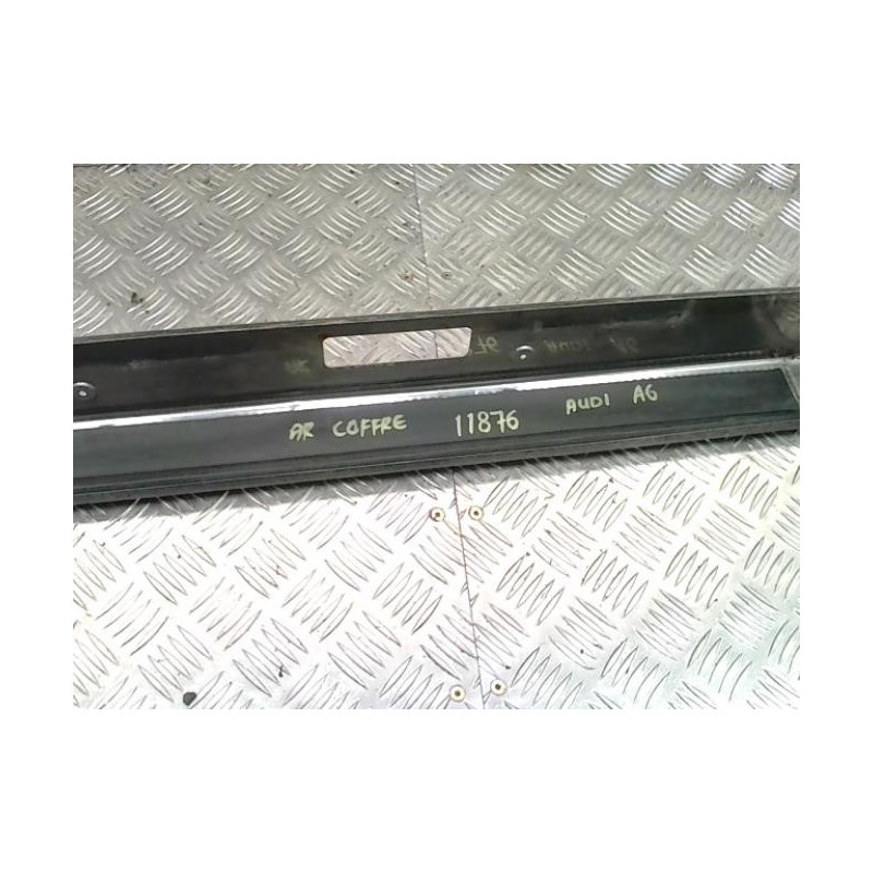 Baguette de coffre AUDI A6 1 AVANT BREAK d’occasion