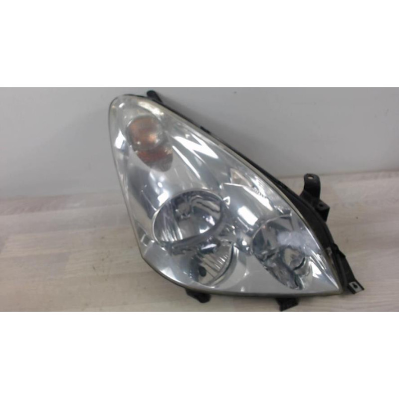 Optique avant principal droit (feux)(phare) TOYOTA COROLLA VERSO 2 PHASE 1 d’occasion