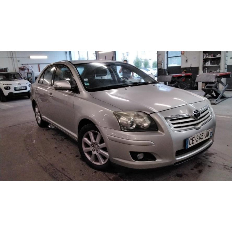 Platine feu arriere gauche TOYOTA AVENSIS 2 PHASE 2 d’occasion