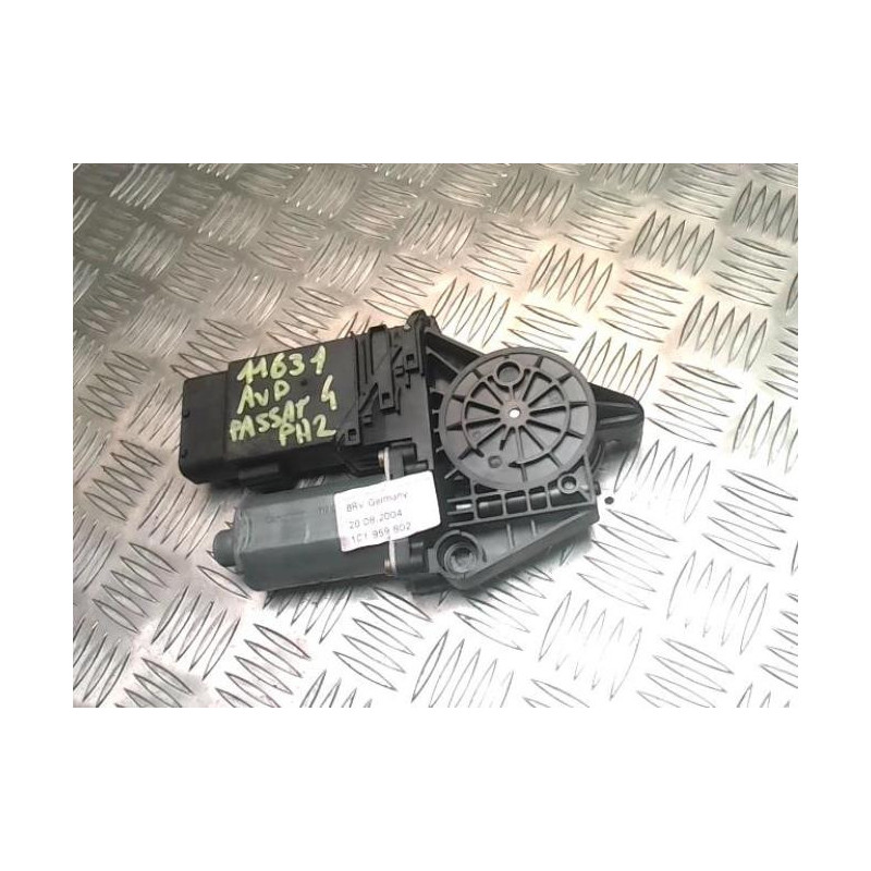 Moteur essuie glace avant droit VOLKSWAGEN PASSAT 4 PHASE 2 d’occasion