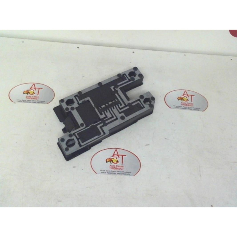 Platine feu arriere droit RENAULT CLIO I PHASE 2 d’occasion