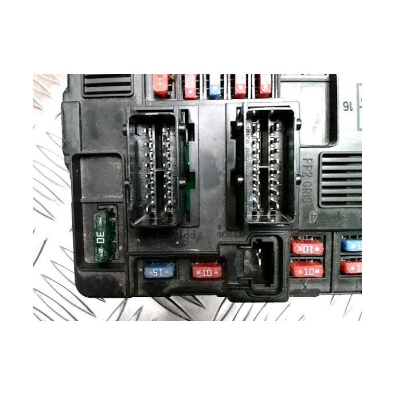 Boitier servitude moteur (BSM) PEUGEOT 1007 d’occasion