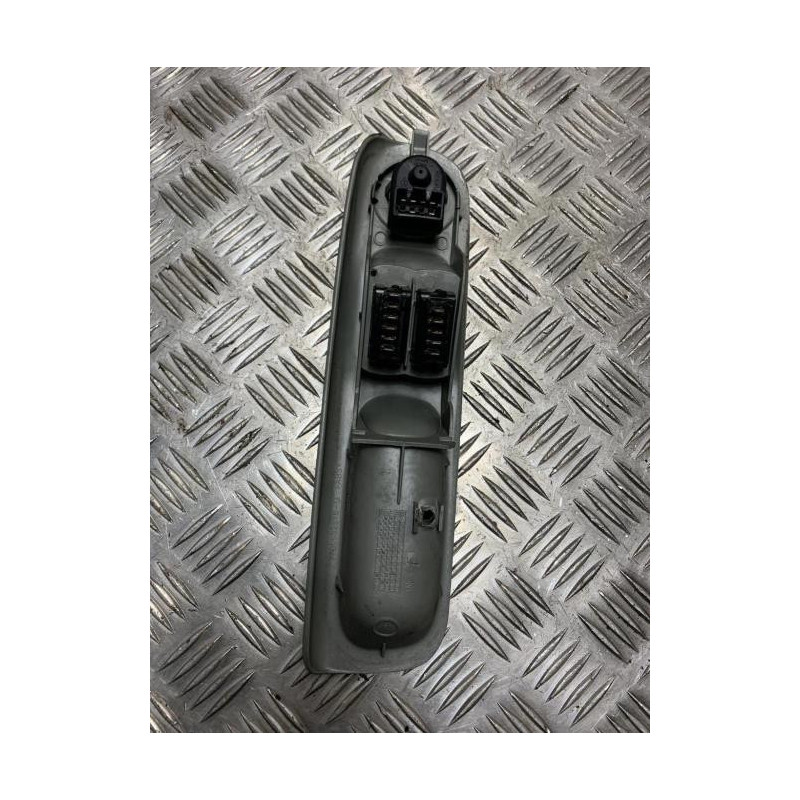 Interrupteur de leve vitre avant gauche RENAULT TWINGO 1 PHASE 3 d’occasion