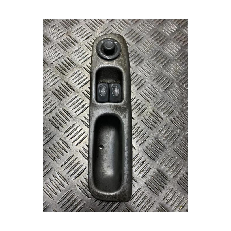 Interrupteur de leve vitre avant gauche RENAULT TWINGO 1 PHASE 3 d’occasion