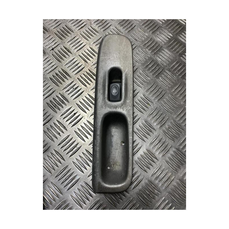Interrupteur de leve vitre avant droit RENAULT TWINGO 1 PHASE 3 d’occasion