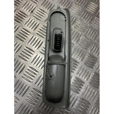 Interrupteur de leve vitre avant droit RENAULT TWINGO 1 PHASE 3 d’occasion