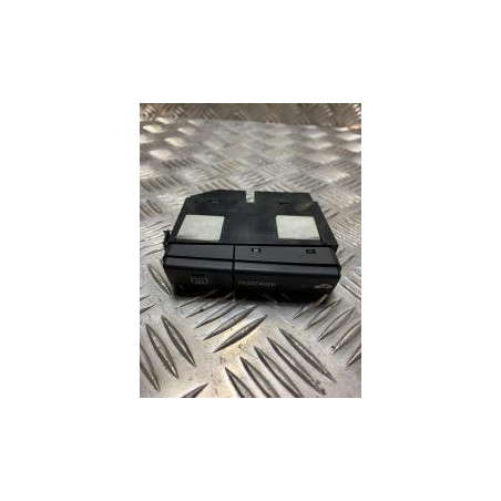 Commande degivrage lunette arriere TOYOTA AVENSIS 2 PHASE 2 d’occasion