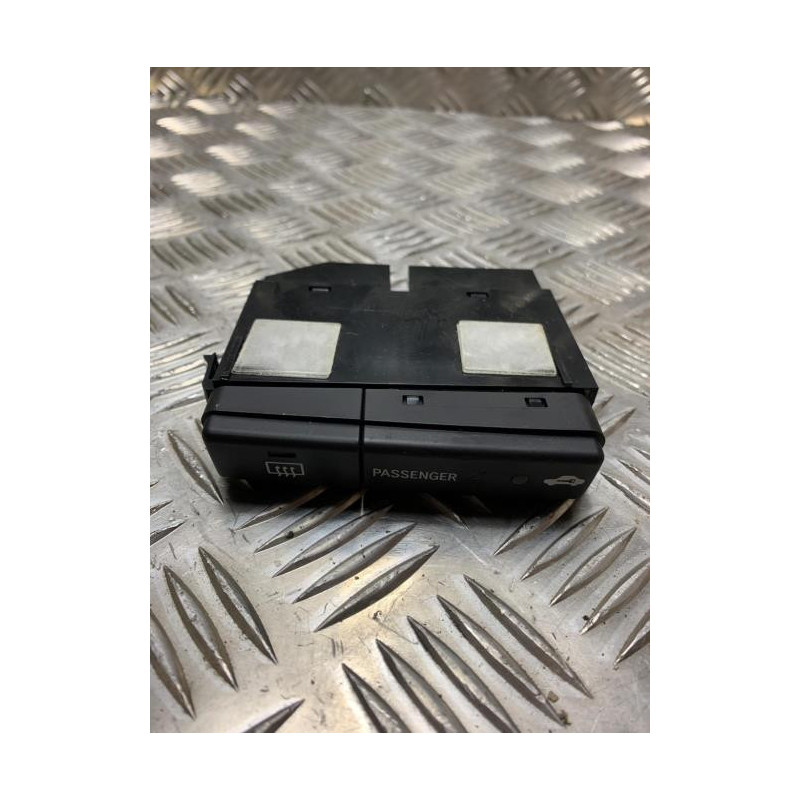 Commande degivrage lunette arriere TOYOTA AVENSIS 2 PHASE 2 d’occasion