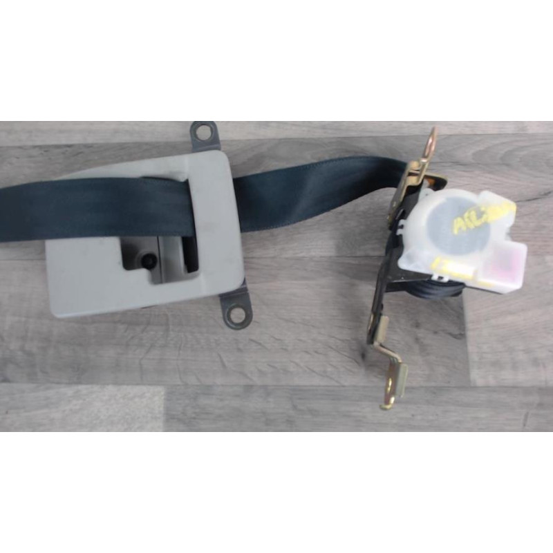 Ceinture centrale TOYOTA COROLLA VERSO 2 PHASE 1 d’occasion