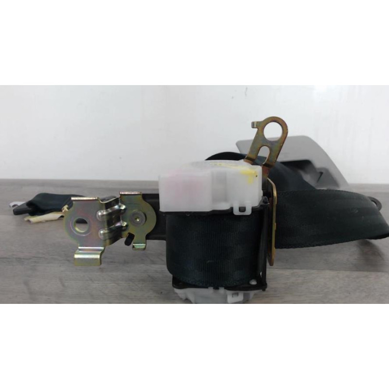 Ceinture centrale TOYOTA COROLLA VERSO 2 PHASE 1 d’occasion