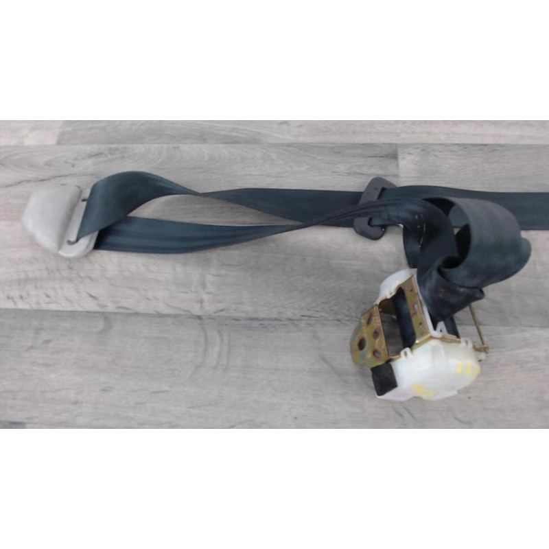 Ceinture arriere droite troisieme ligne TOYOTA COROLLA VERSO 2 PHASE 1 d’occasion