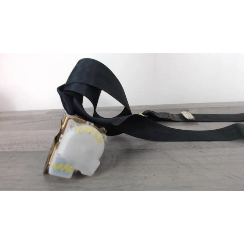 Ceinture arriere gauche troisieme ligne TOYOTA COROLLA VERSO 2 PHASE 1 d’occasion