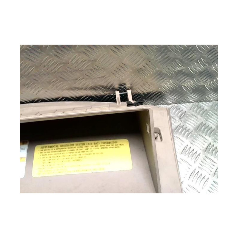 Porte boite a gants KIA CARNIVAL 2 d’occasion