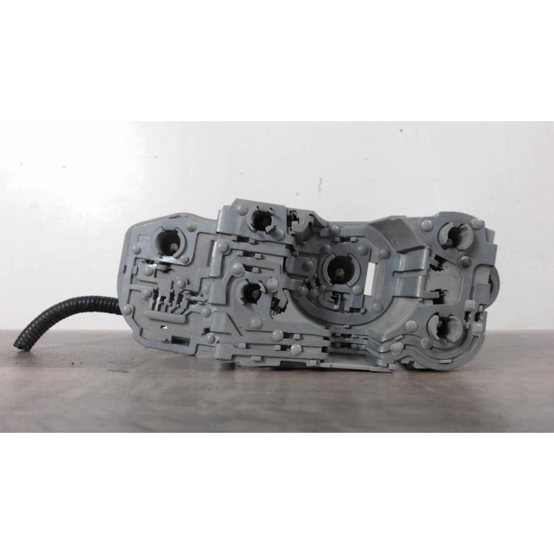 Platine feu arriere gauche TOYOTA COROLLA VERSO 2 PHASE 1 d’occasion
