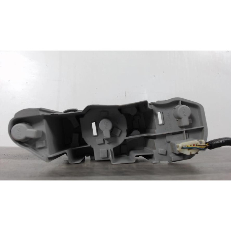 Platine feu arriere gauche TOYOTA COROLLA VERSO 2 PHASE 1 d’occasion